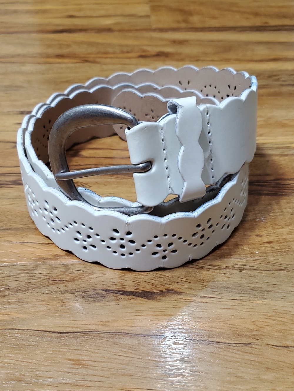 White Scalloped Leather Belt Women’s Large
